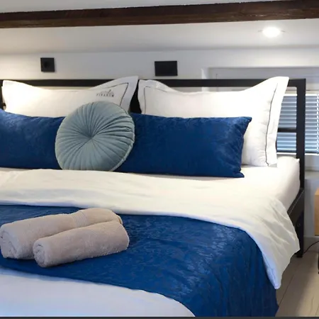 Maison d'hôtes Piranum With Terrace 4*